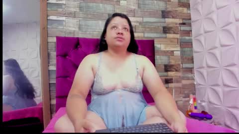 Angie Carolina online show from February 2026 06:44:01 PM