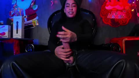 Snapshot of carolinaarias_ chatting on December 2024 08:45:01 PM carolina online show from December 2024 08:45:01 PM