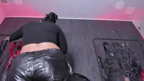 Snapshot of carolinaarias_ chatting on November 2025 07:59:02 PM carolina online show from November 2025 07:59:02 PM