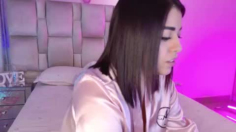 caroline online show from November 2025 04:49:01 AM