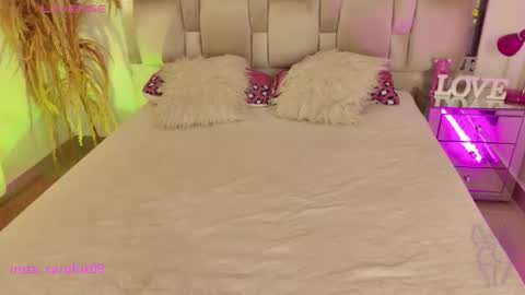 caroline online show from February 2026 08:45:01 PM