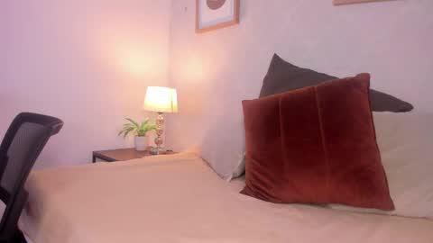  Caroline  online show from May 2026 11:36:01 AM