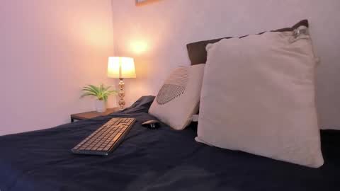  Caroline  online show from May 2026 11:30:02 AM
