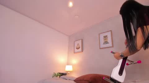  Caroline  online show from July 2026 11:37:02 AM
