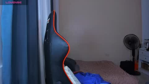 Snapshot of caroline_east chatting on October 2025 05:45:02 PM caroline_east online show from October 2025 05:45:02 PM