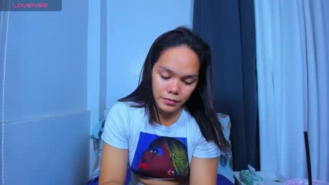 Snapshot of caroline_east chatting on October 2025 05:59:02 PM caroline_east online show from October 2025 05:59:02 PM