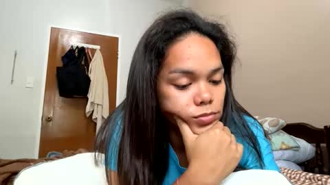 Snapshot of caroline_east chatting on February 2026 06:48:02 AM caroline_east online show from February 2026 06:48:02 AM