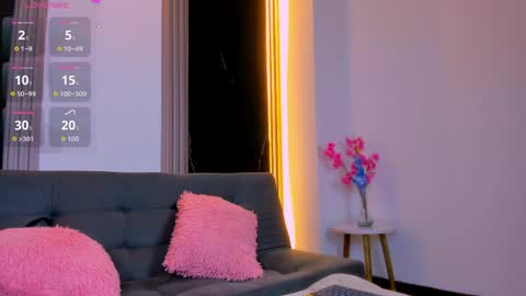 caroline_foster1 online show from May 2026 12:23:01 PM