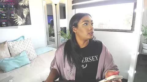 C A R O L I N E online show from February 2025 12:48:01 PM