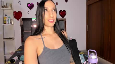 Snapshot of caroline_m8 chatting on February 2025 02:33:02 AM CAROLINE online show from February 2025 02:33:02 AM