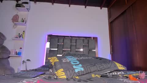 Snapshot of caroline_m8 chatting on September 2025 11:33:01 AM CAROLINE online show from September 2025 11:33:01 AM