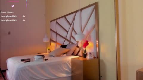 Caroline online show from October 2025 12:25:01 PM