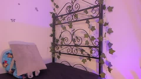 caroline_millerr online show from April 2026 01:12:02 PM