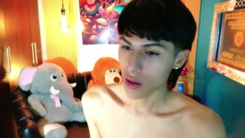 carolinejesh online show from May 2026 11:59:01 AM