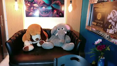 carolinejesh online show from May 2026 12:12:01 PM