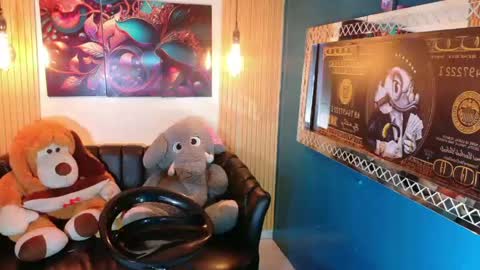 carolinejesh online show from May 2026 01:30:02 PM