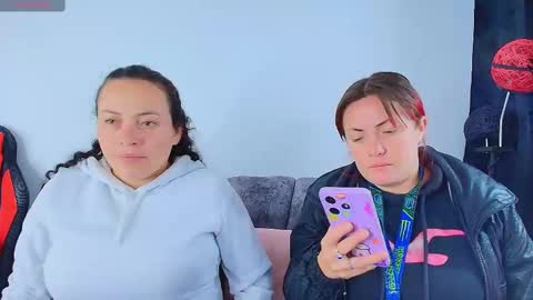 Carolinhe  online show from October 2025 11:21:02 AM