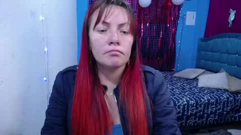 Snapshot of carolinhe_ chatting on April 2026 11:53:02 AM Carolinhe online show from April 2026 11:53:02 AM
