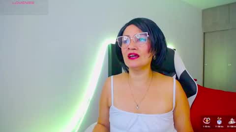 CarolinneFiotti online show from November 2025 02:49:02 PM