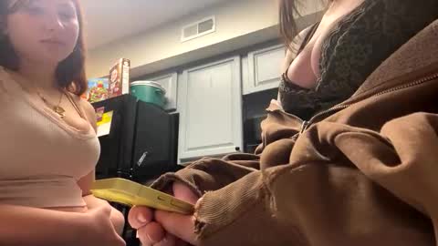 Snapshot of carpetmunchers chatting on November 2025 12:21:01 AM carpetmunchers online show from November 2025 12:21:01 AM