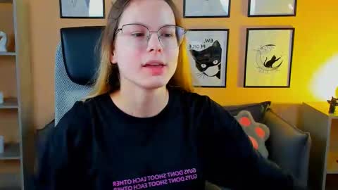 Snapshot of carrie_roses chatting on September 2025 04:36:01 AM carrie_roses online show from September 2025 04:36:01 AM