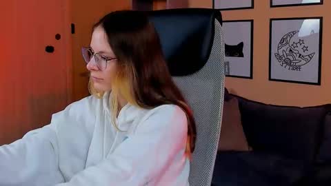 Snapshot of carrie_roses chatting on October 2025 04:41:02 AM carrie_roses online show from October 2025 04:41:02 AM