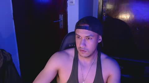 Snapshot of casas_oom chatting on December 2024 08:01:02 AM online show from December 2024 08:01:02 AM