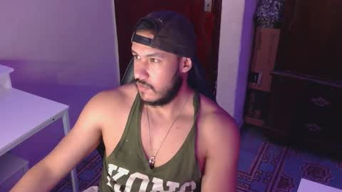 Snapshot of casas_oom chatting on November 2025 10:42:02 PM online show from November 2025 10:42:02 PM