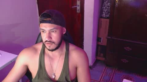 Snapshot of casas_oom chatting on December 2025 02:32:02 AM online show from December 2025 02:32:02 AM