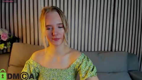 Snapshot of casey_sweeet chatting on October 2025 04:08:01 PM Casey sweeet online show from October 2025 04:08:01 PM