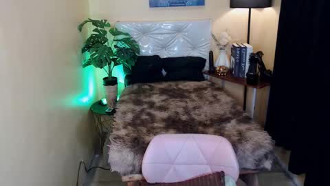 Snapshot of cassandrafoxxx chatting on December 2024 08:44:02 AM cassandrafoxxx online show from December 2024 08:44:02 AM