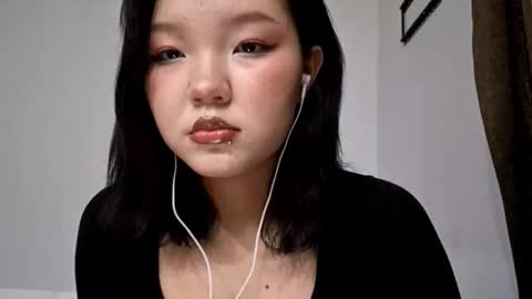 Snapshot of cassidykraeger chatting on December 2025 05:40:02 PM Mia online show from December 2025 05:40:02 PM