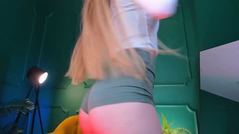 Hello my name is Cassie and my friend Nilo is also here online show from January 2025 06:55:02 AM