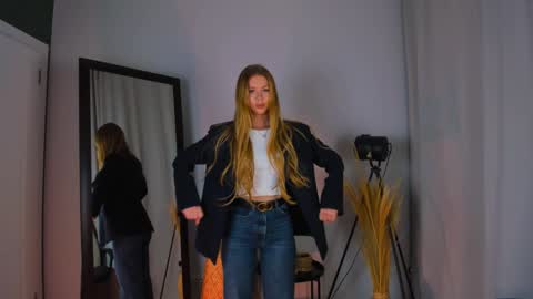 Hello my name is Cassie and my friend Nilo is also here online show from January 2025 12:35:01 PM