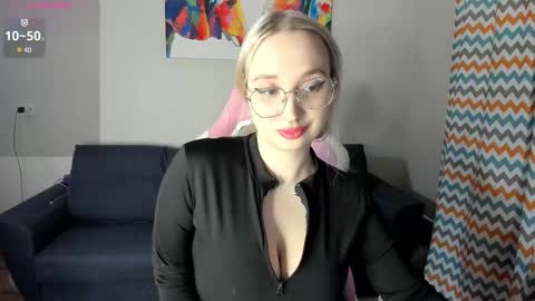 Cassie Rosss online show from November 2025 02:06:02 PM