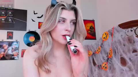 Snapshot of cassieholland chatting on October 2025 07:53:01 AM Im Cassie3 online show from October 2025 07:53:01 AM