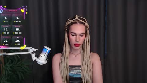 Cassie online show from December 2025 08:43:01 AM