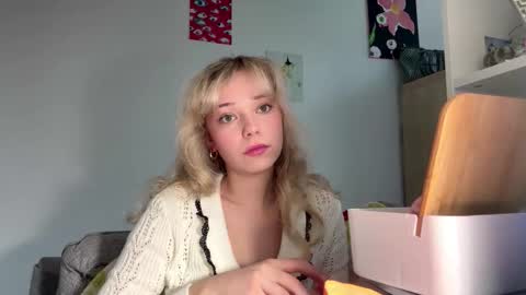 Snapshot of cassijent chatting on February 2026 08:16:02 AM Olivia online show from February 2026 08:16:02 AM