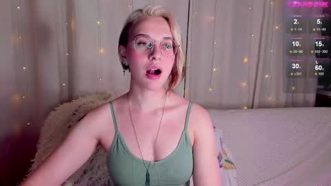 Ellie online show from November 2025 08:10:01 PM