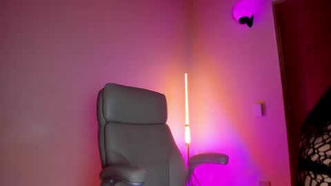 Snapshot of cata_n_cami chatting on March 2025 04:04:01 AM cata_n_cami online show from March 2025 04:04:01 AM