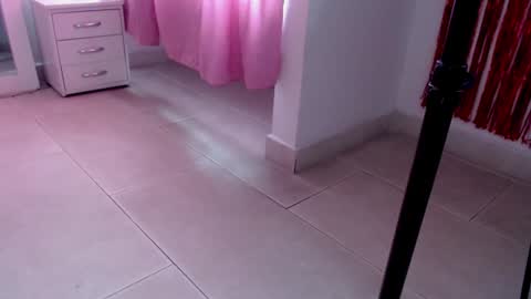 catalaia_stomm online show from January 2025 12:50:02 PM