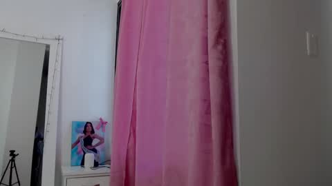 catalaia_stomm online show from January 2025 12:47:01 PM