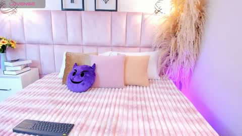 Catalina  online show from February 2026 09:36:02 PM