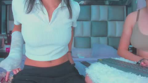 Snapshot of catalina_jade chatting on November 2025 02:17:01 PM Cata online show from November 2025 02:17:01 PM