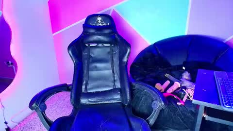 Snapshot of catalina_santana20 chatting on December 2025 11:11:02 PM Catalina online show from December 2025 11:11:02 PM