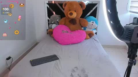 Catalina  online show from September 2025 10:13:01 PM