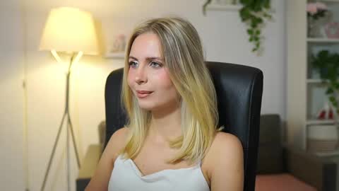 Snapshot of catecrago_ chatting on October 2025 08:00:02 AM catecrago online show from October 2025 08:00:02 AM