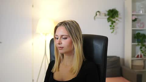 Snapshot of catecrago_ chatting on October 2025 08:17:01 AM catecrago online show from October 2025 08:17:01 AM