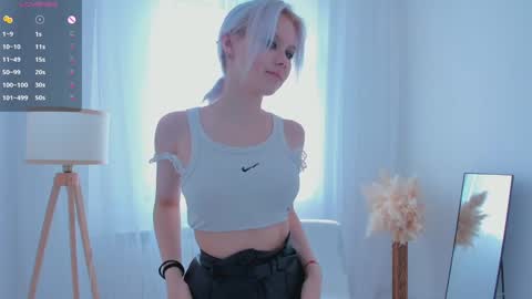 Mia online show from May 2026 01:13:01 AM