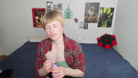 Snapshot of cattie_w_ chatting on April 2026 01:17:02 AM cattie_w_ online show from April 2026 01:17:02 AM